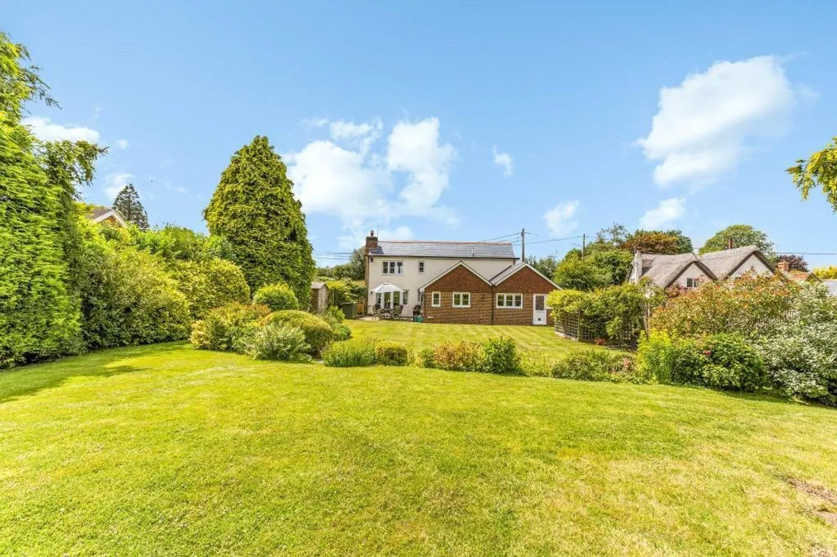 Lintells, Hannington, RG26