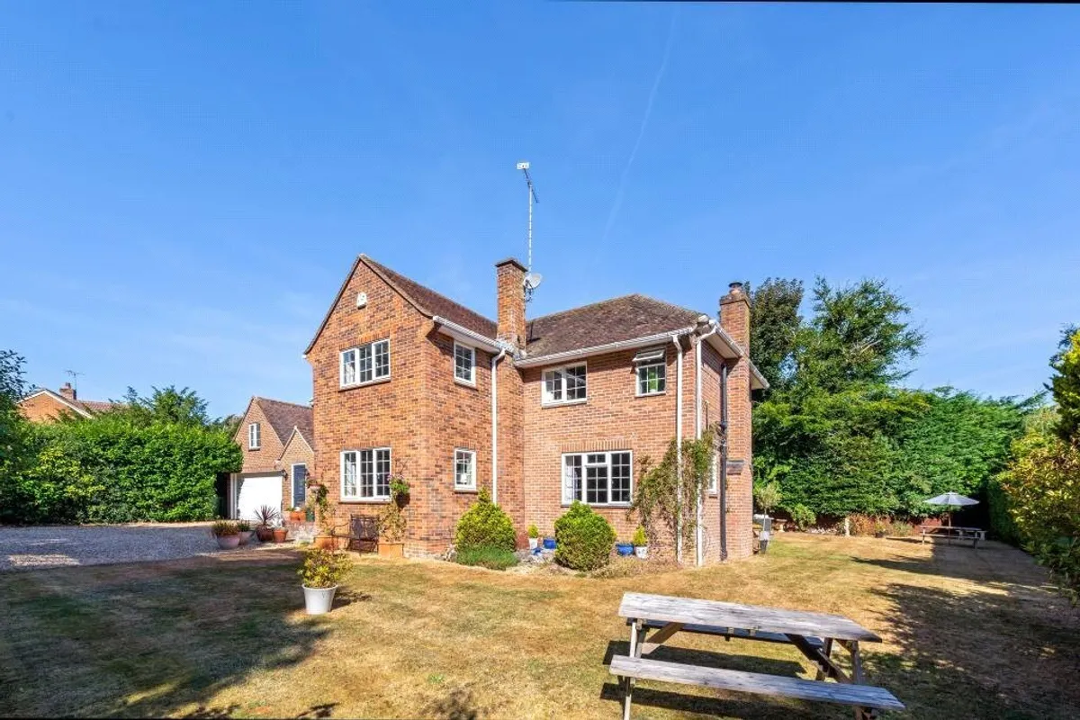 Neville Close, Basingstoke, RG21