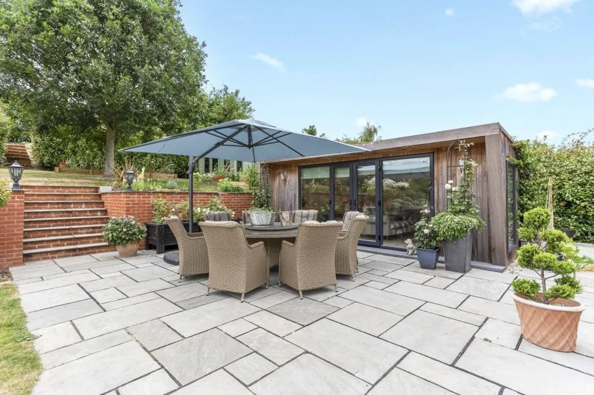 Chapel Walk, Cliddesden, RG25