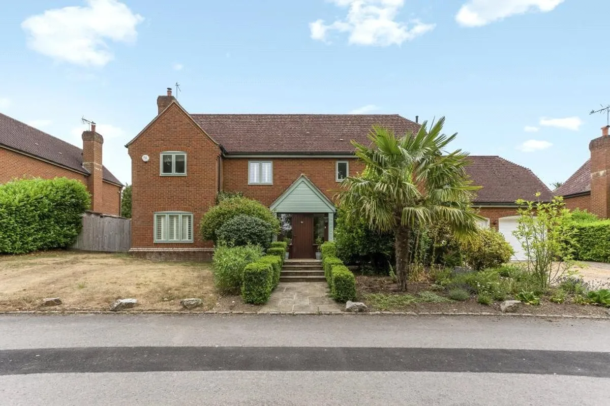 Chapel Walk, Cliddesden, RG25