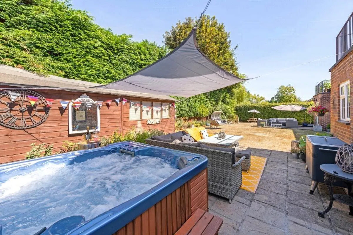 Neville Close, Basingstoke, RG21