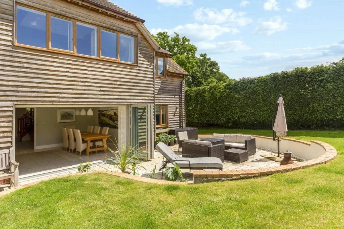 Four Oaks, Oakley, RG23