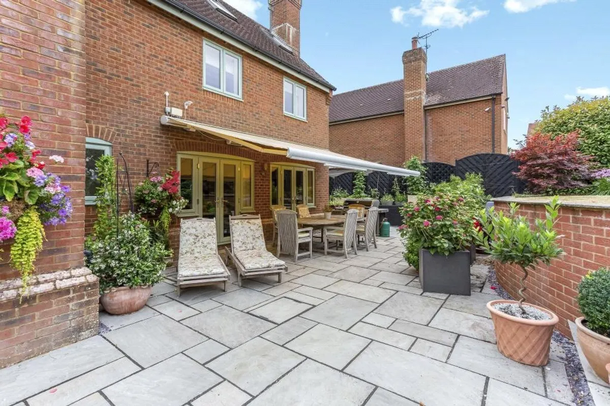 Chapel Walk, Cliddesden, RG25