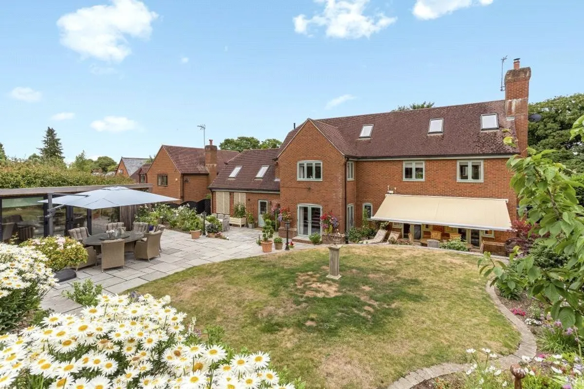 Chapel Walk, Cliddesden, RG25