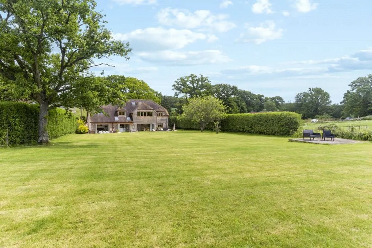 Four Oaks, Oakley, RG23