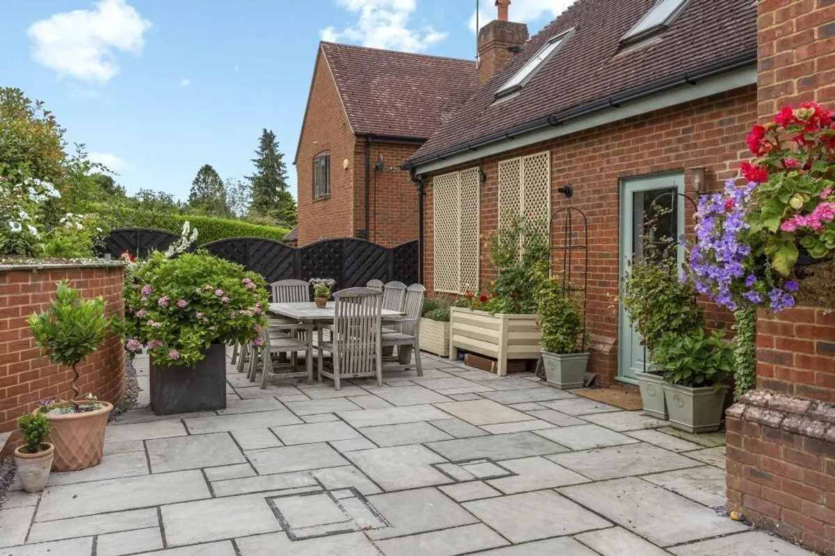 Chapel Walk, Cliddesden, RG25