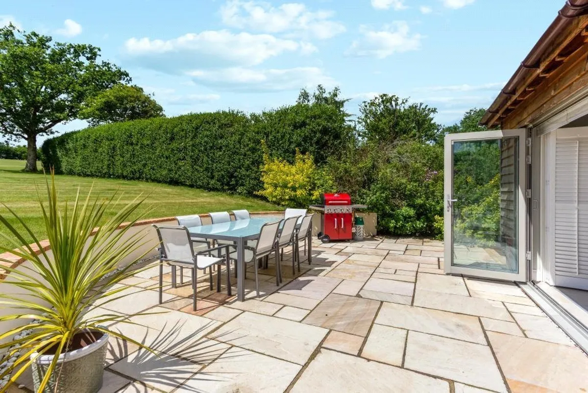 Four Oaks, Oakley, RG23