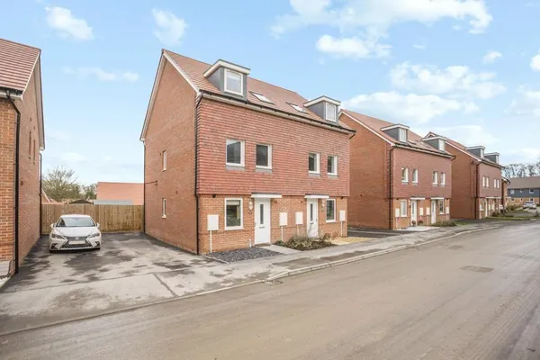 Blackmoor Drive, Basingstoke, RG24
