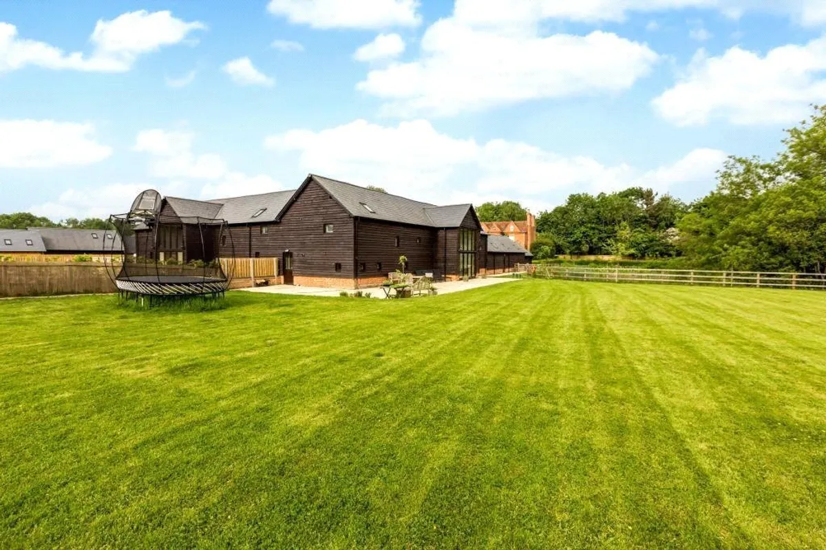 Rotherwick Barn, Bramley, RG26