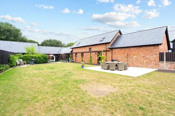 Bullsdown Farm, Bramley, RG26