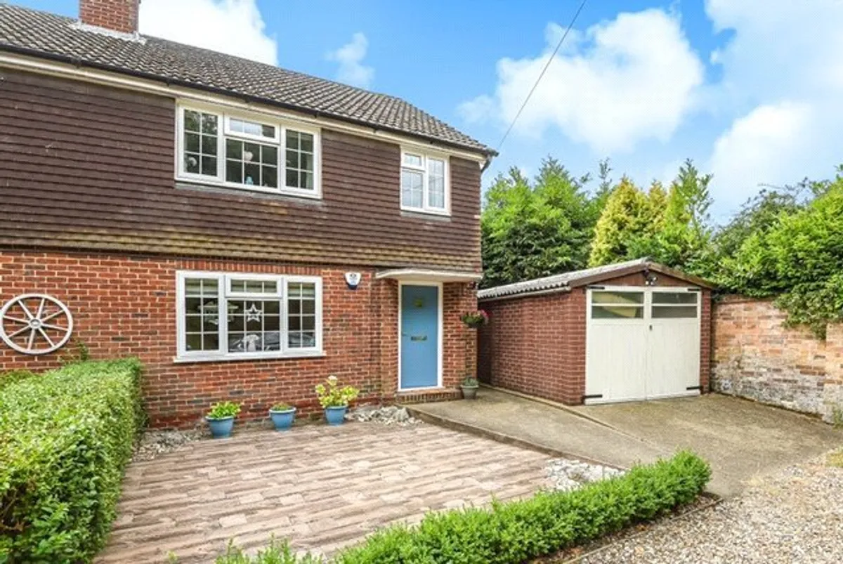 Round Oak Cottages, Padworth Common, RG7