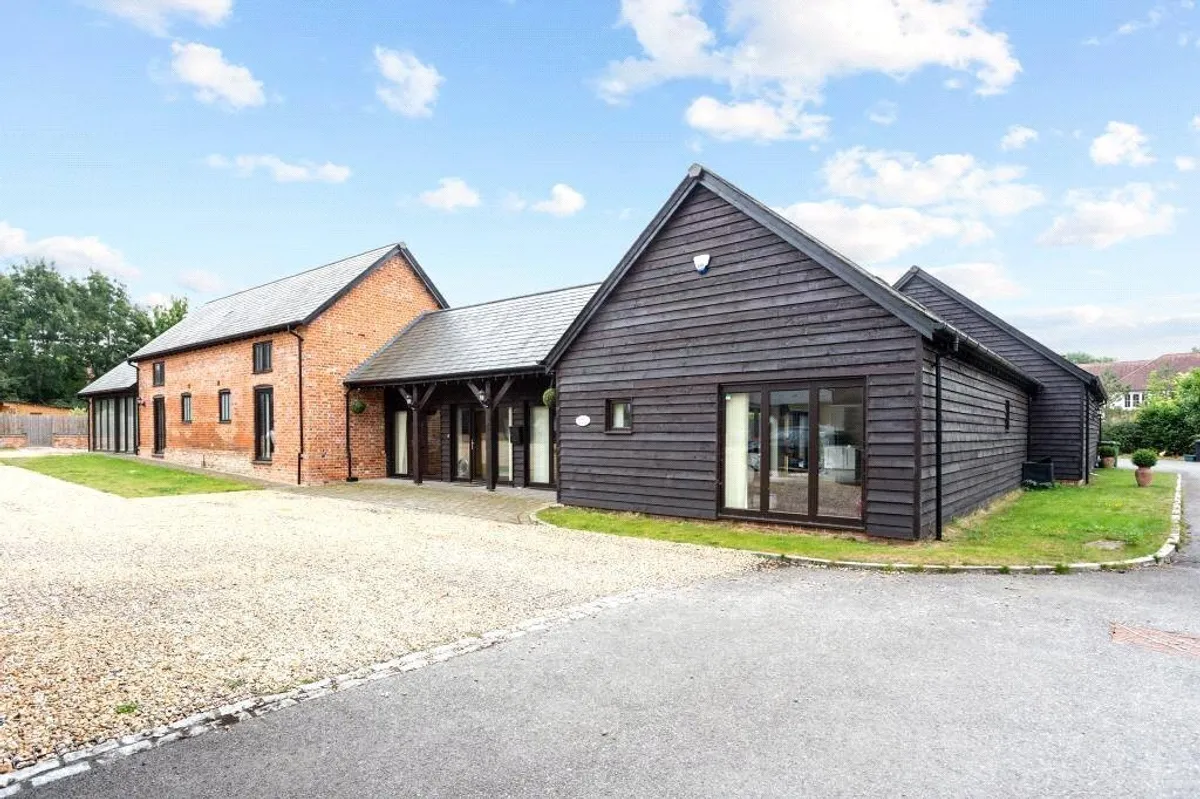 Bullsdown Farm, Bramley, RG26