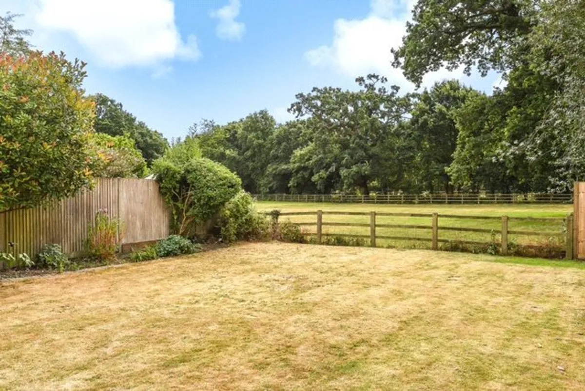 Round Oak Cottages, Padworth Common, RG7