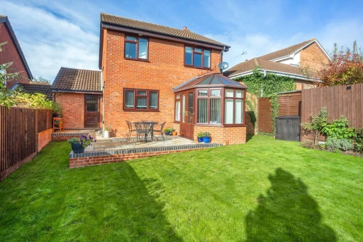 Saffron Close, Chineham, RG24