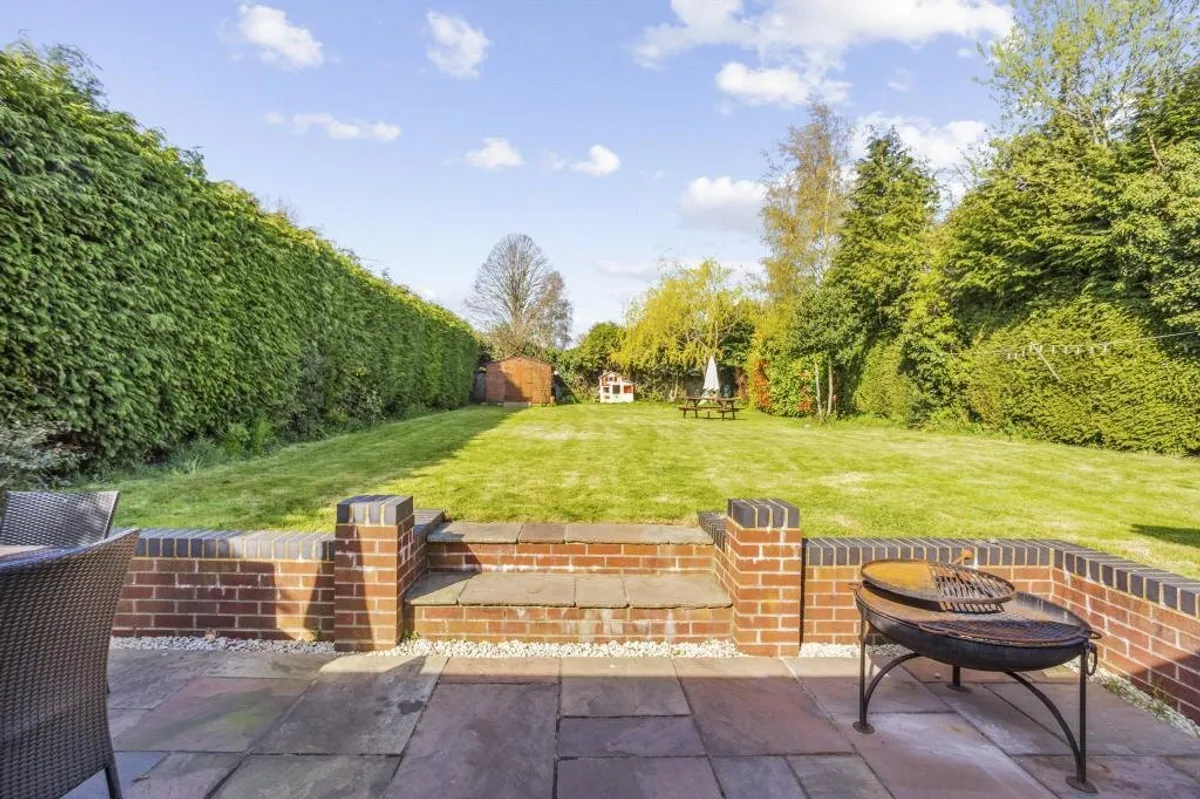 Oakley Lane, Oakley, RG23