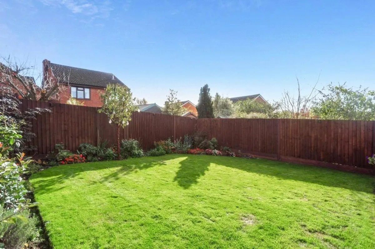 Saffron Close, Chineham, RG24