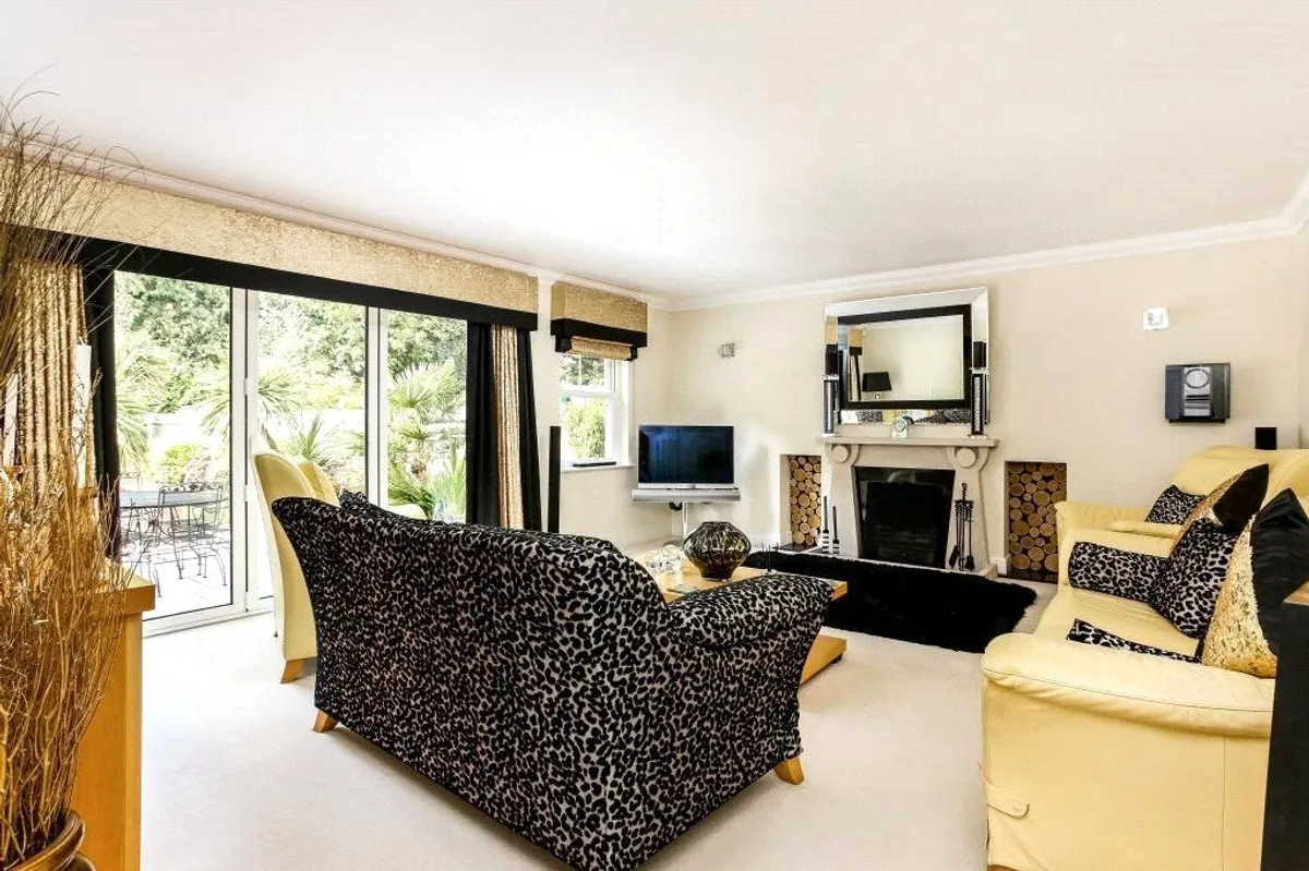Greenwoods, Bramley, RG26