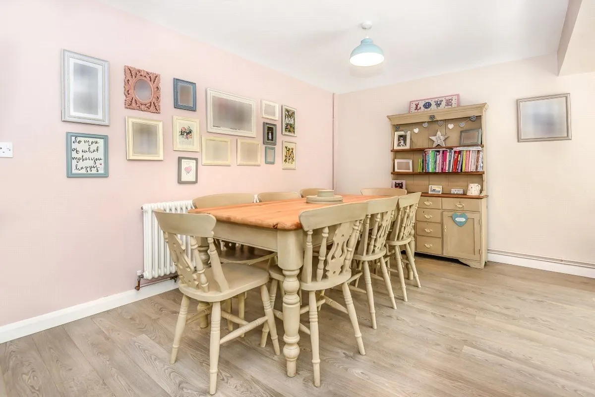 Round Oak Cottages, Padworth Common, RG7