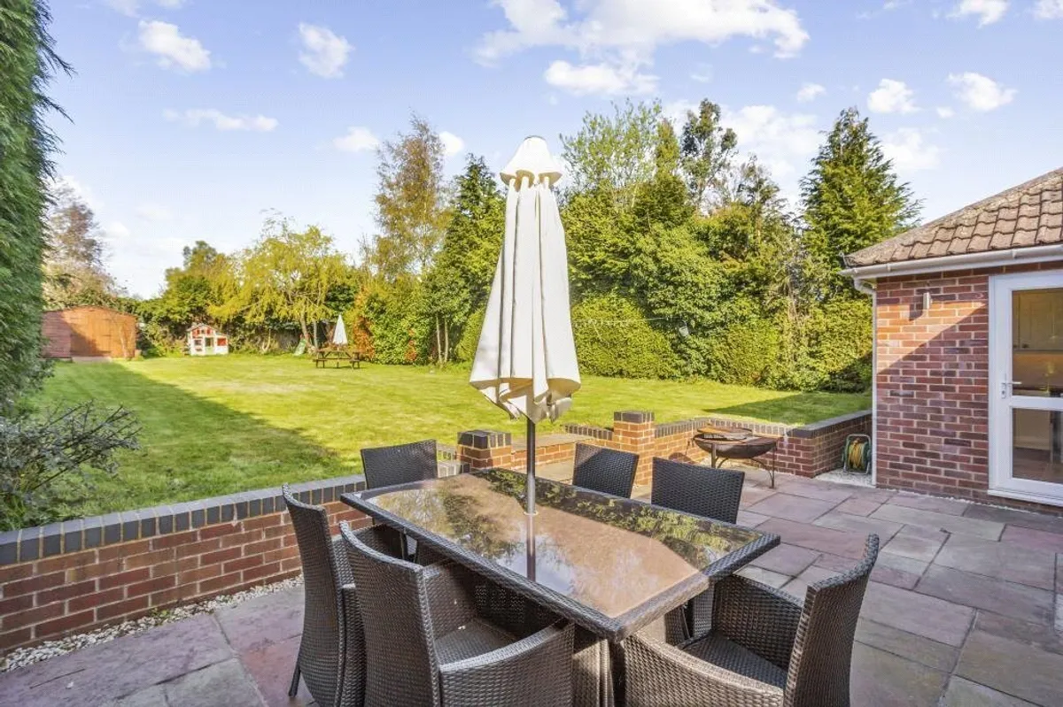 Oakley Lane, Oakley, RG23