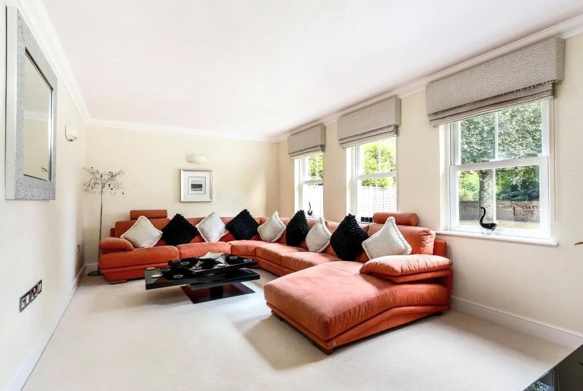 Greenwoods, Bramley, RG26