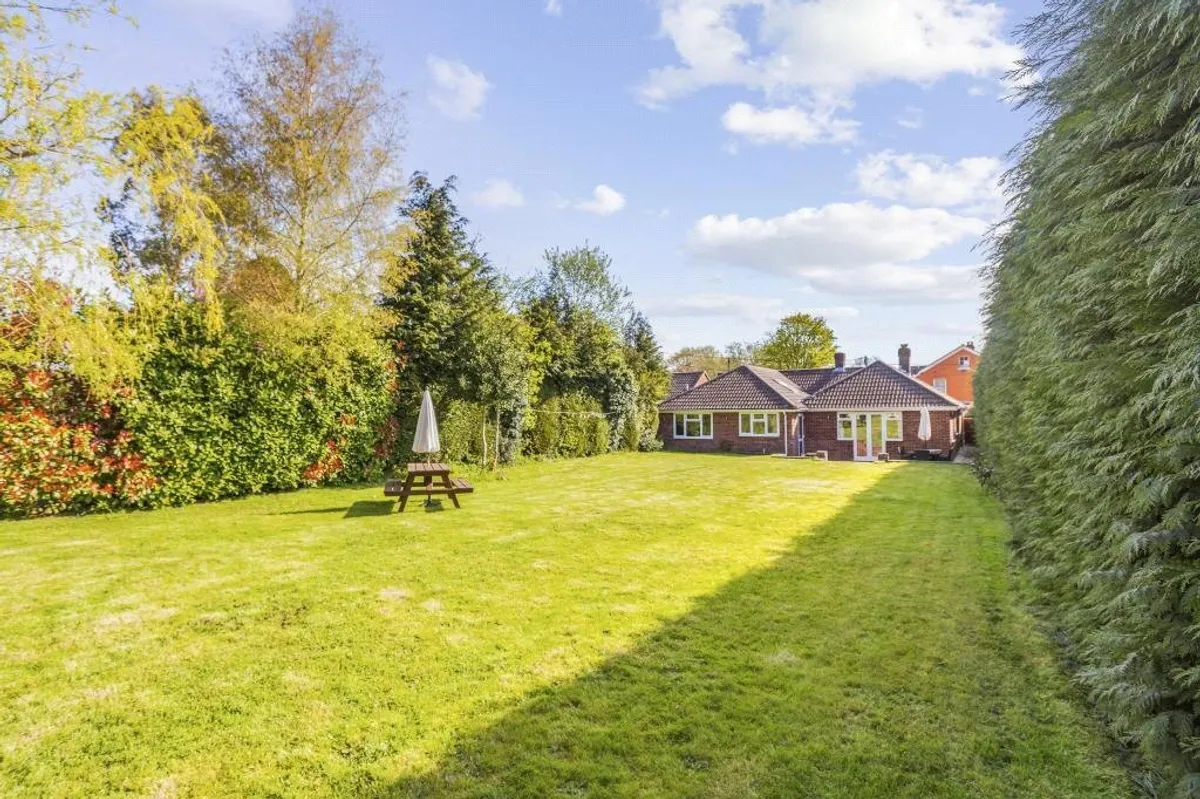 Oakley Lane, Oakley, RG23