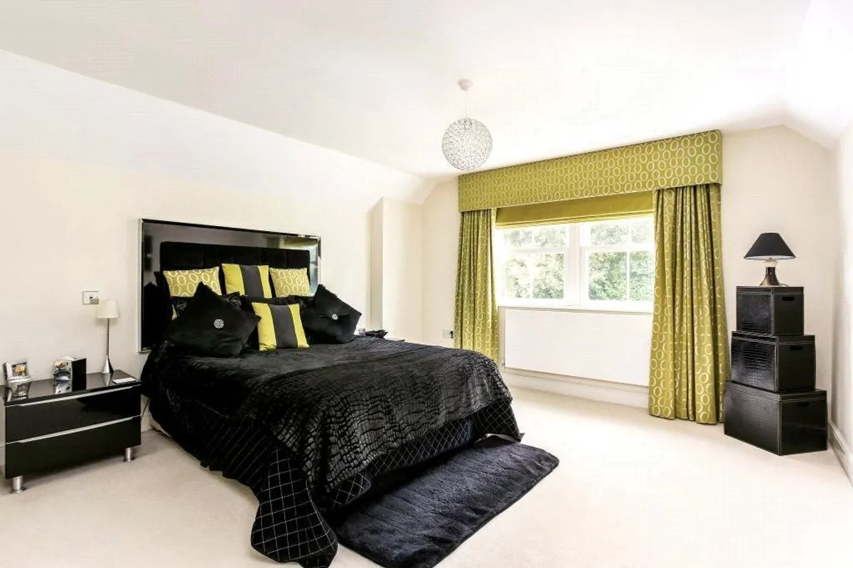 Greenwoods, Bramley, RG26