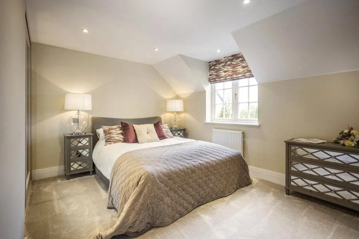 Folletts Close, Oakley, RG23