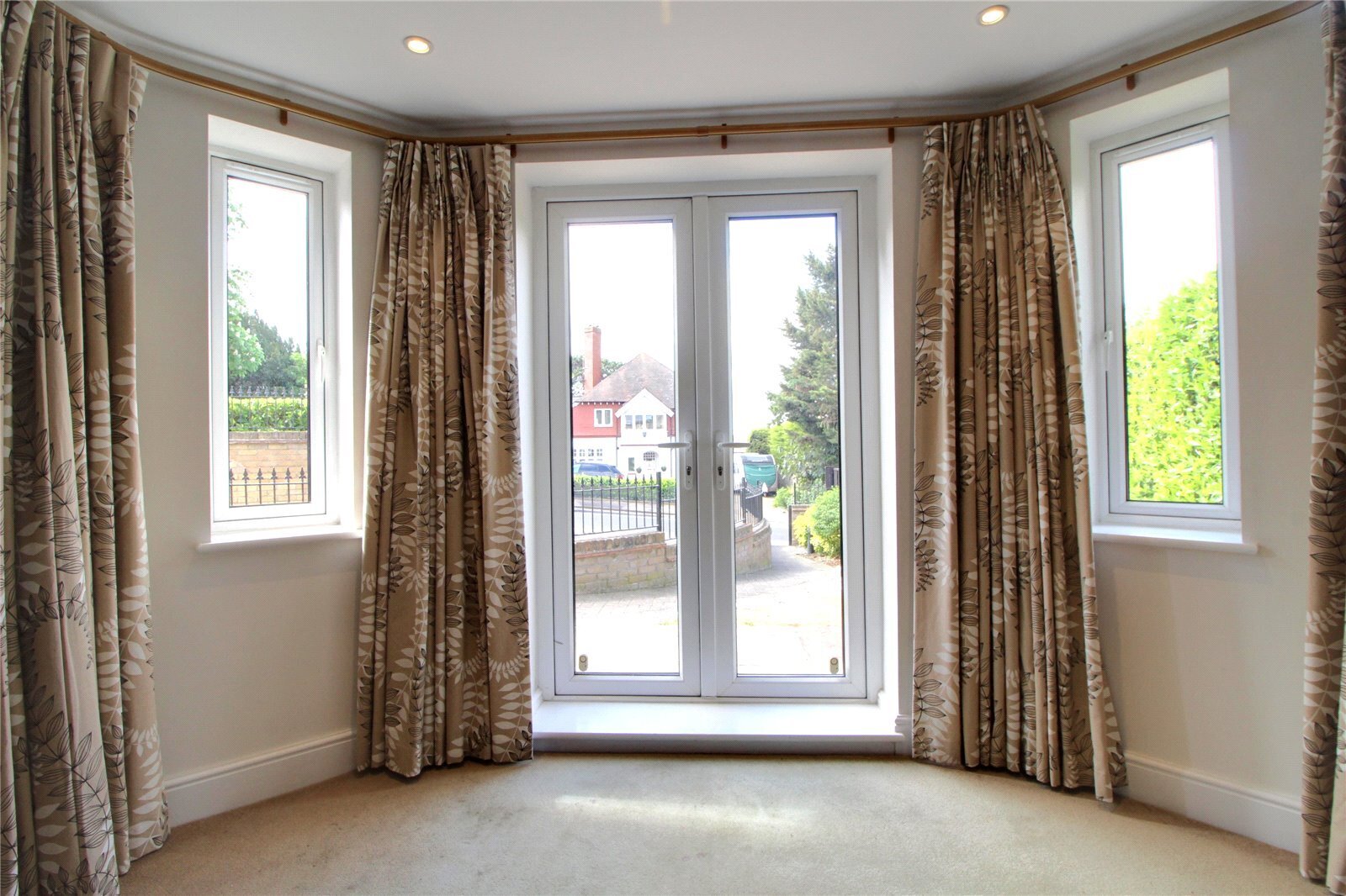 Slades Hill, Enfield, Middlesex, EN2 Image 6