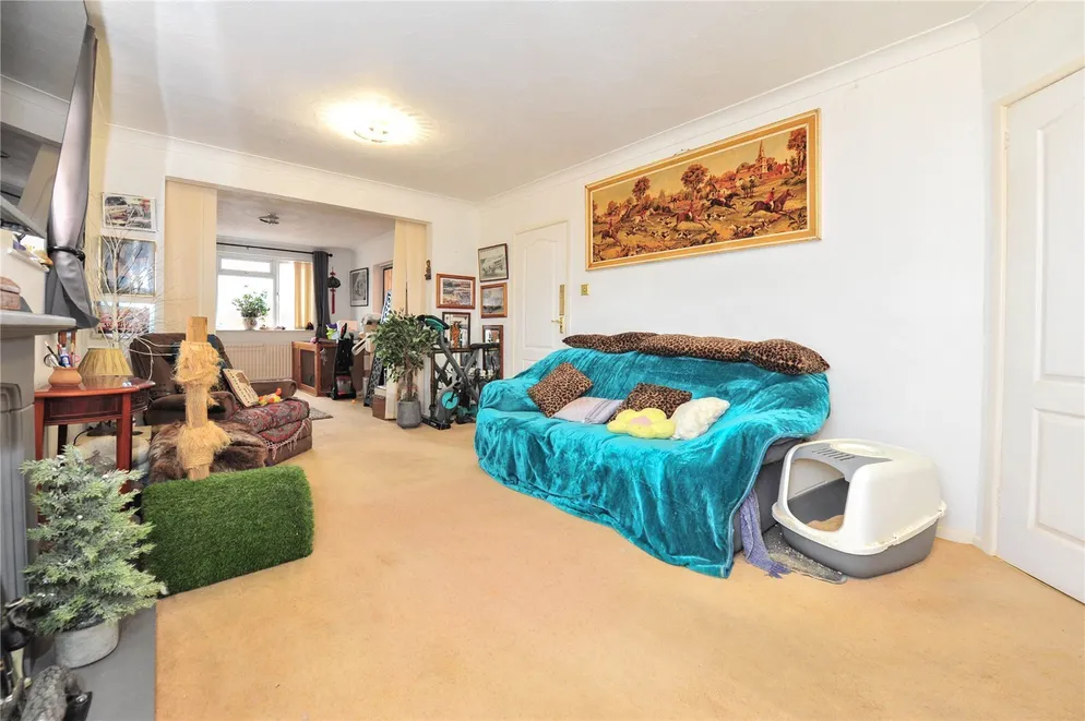 Property carousel item 6