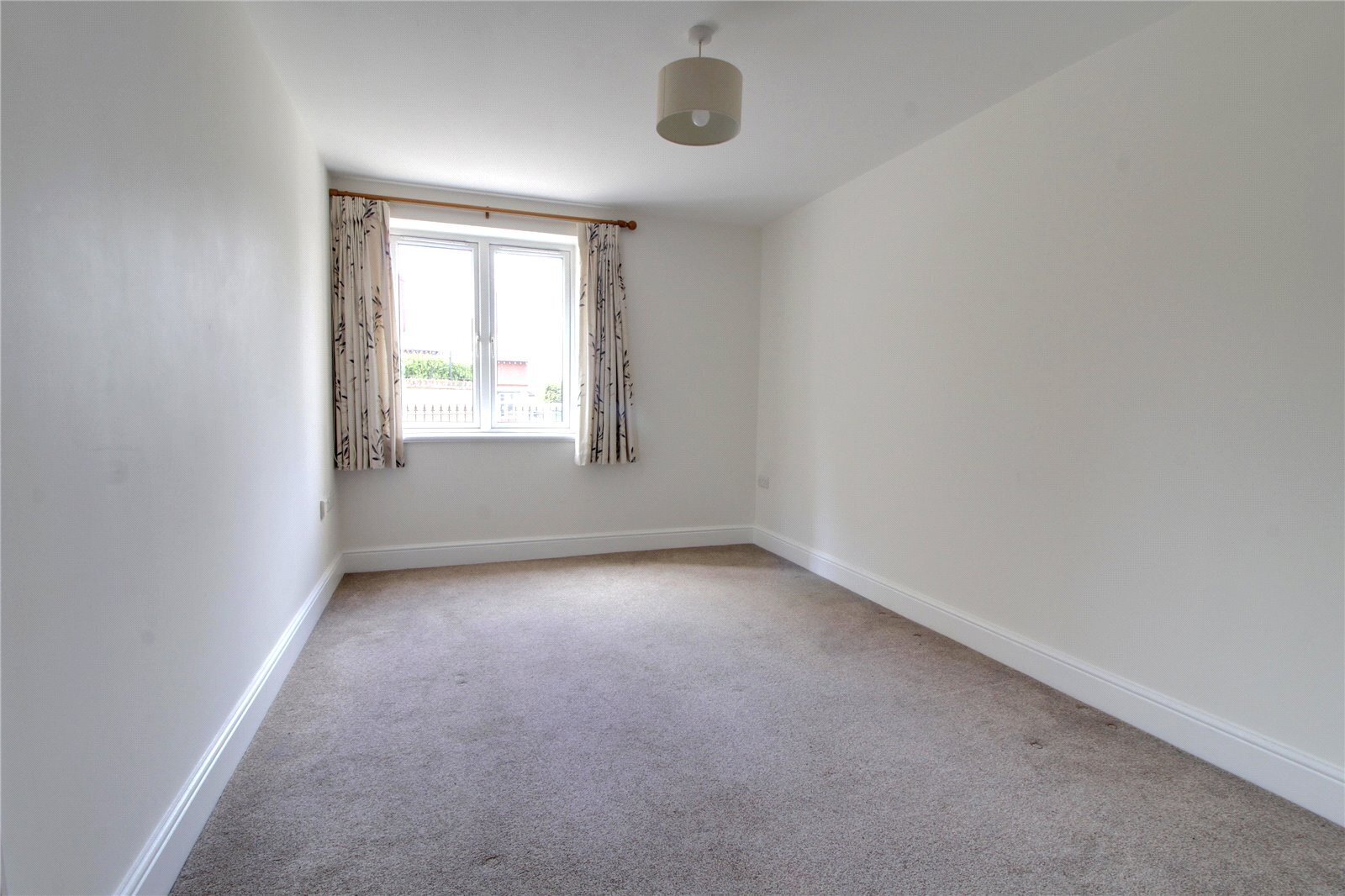 Slades Hill, Enfield, Middlesex, EN2 Image 10