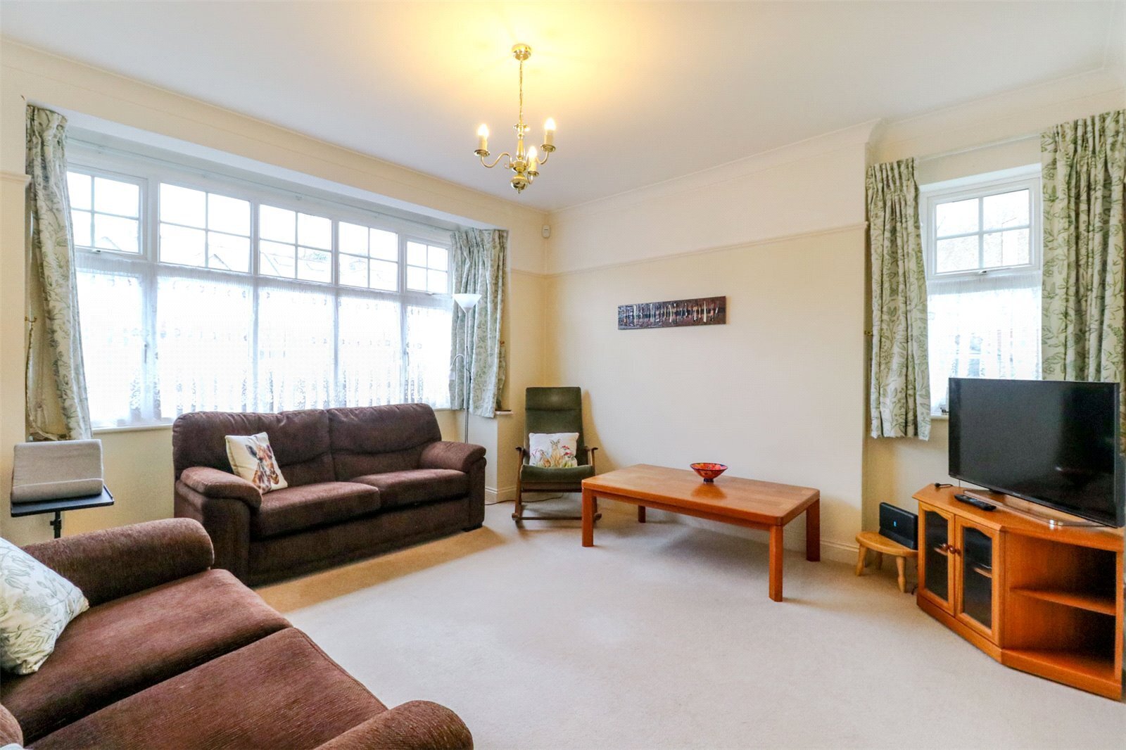 Chase Side Avenue, Enfield, Middlesex, EN2 Image 6