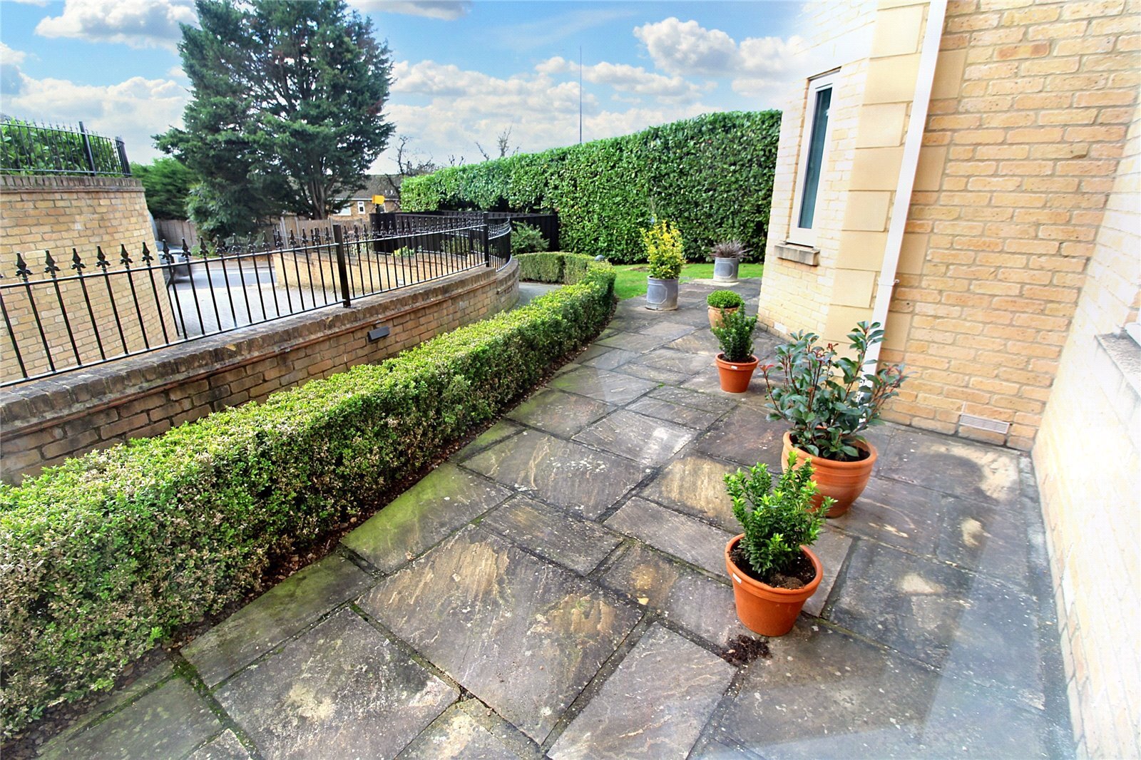 Slades Hill, Enfield, Middlesex, EN2 Image 15