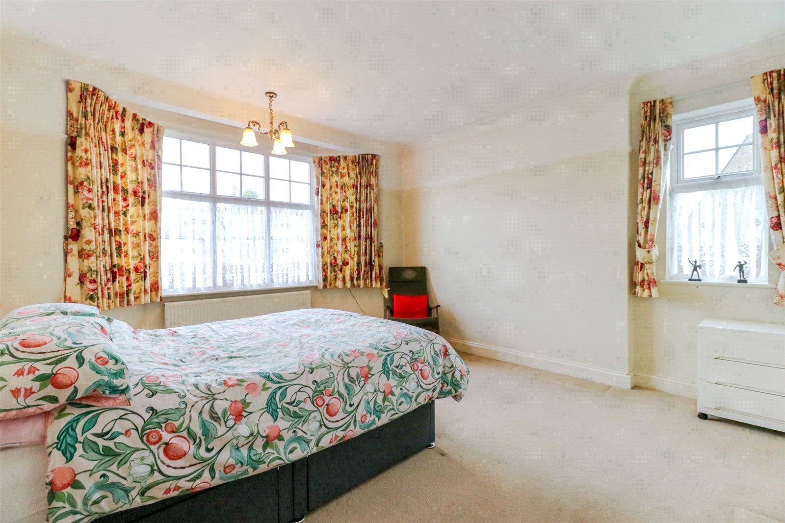 Chase Side Avenue, Enfield, Middlesex, EN2 Image 10