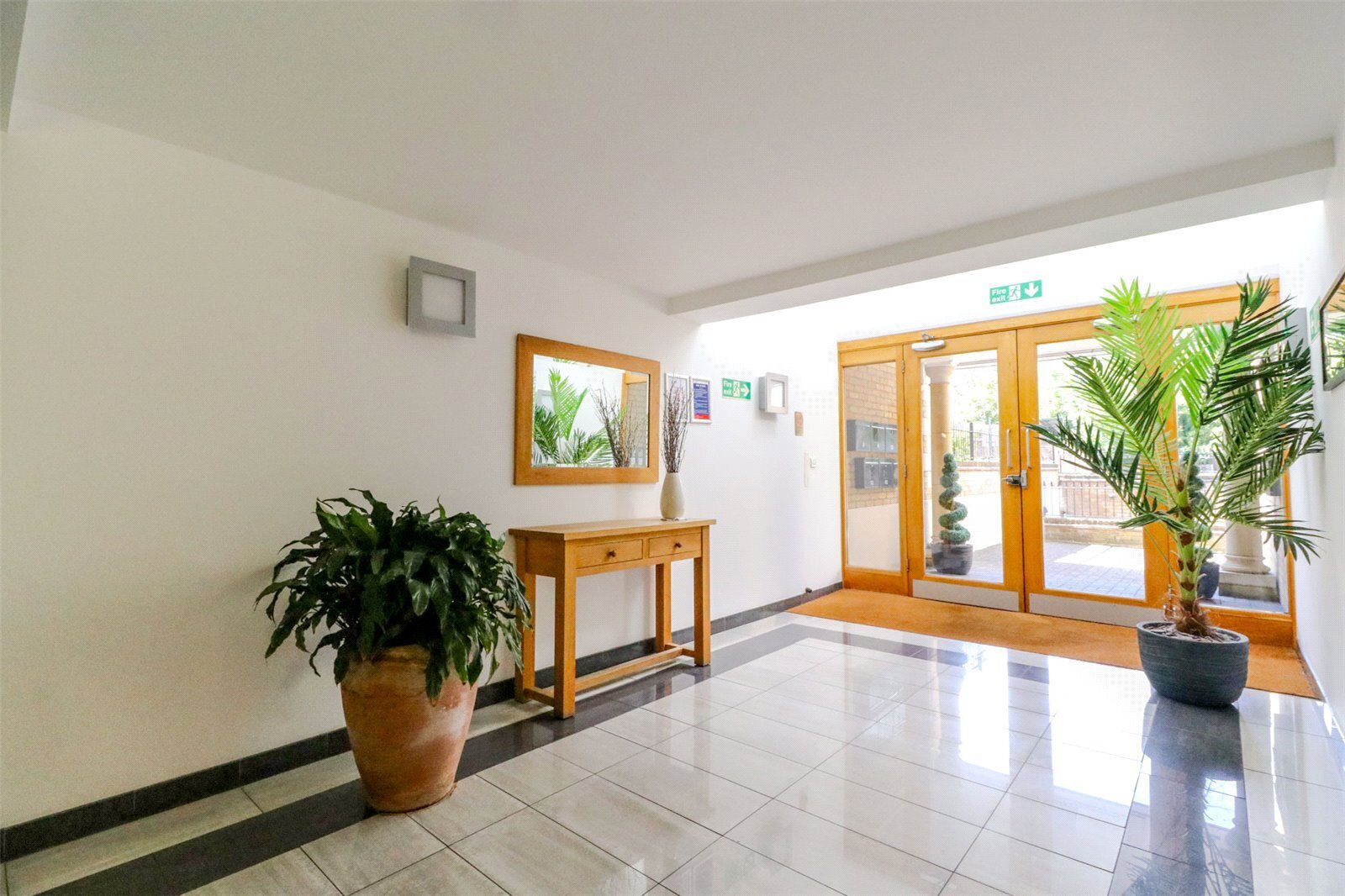 Slades Hill, Enfield, Middlesex, EN2 Image 18