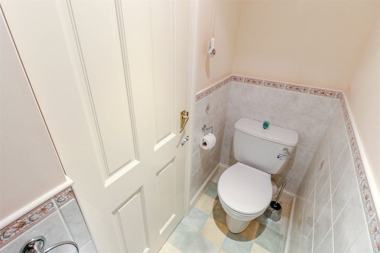Chase Side Avenue, Enfield, Middlesex, EN2 Image 15