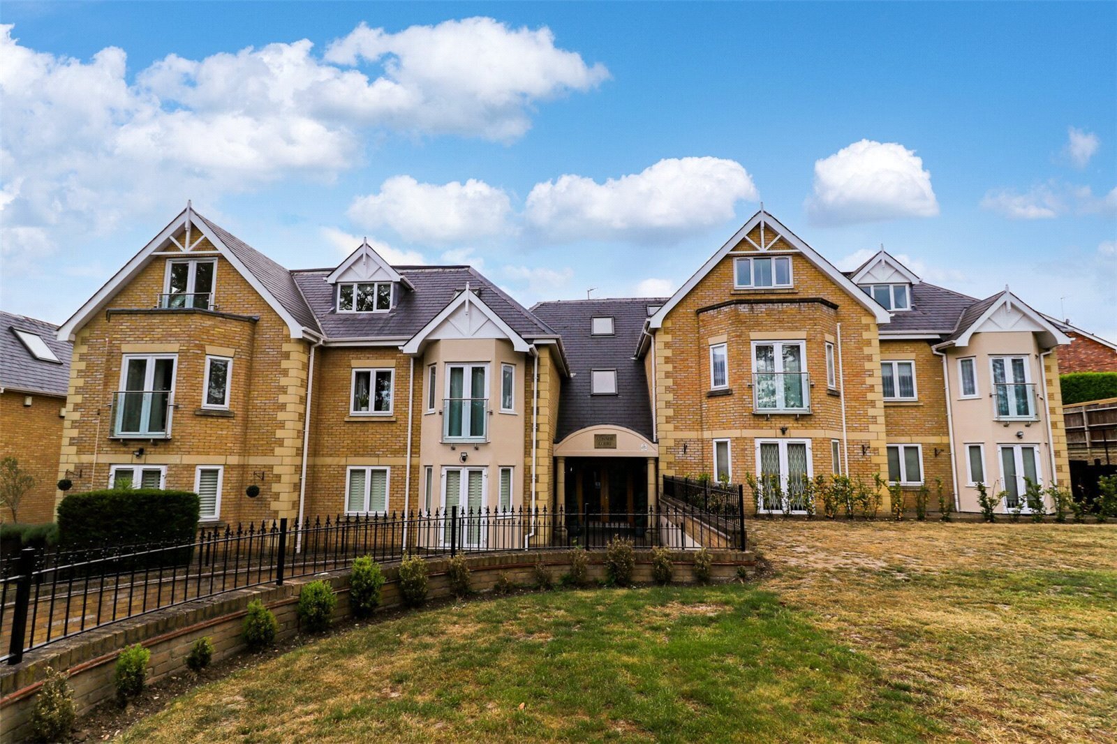 Slades Hill, Enfield, Middlesex, EN2 Image 1