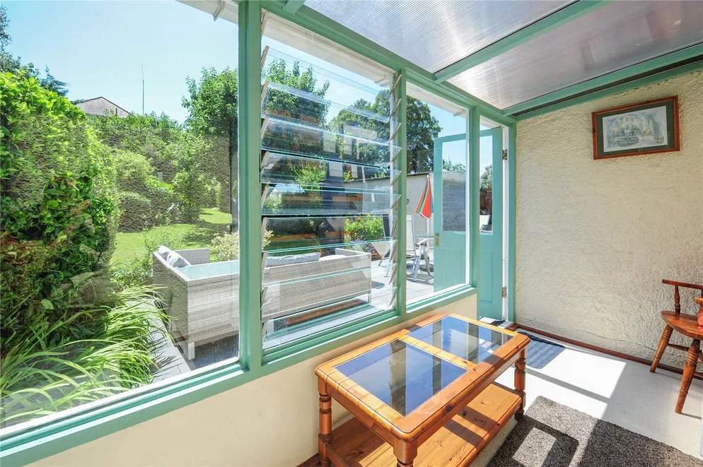 Property carousel item 8