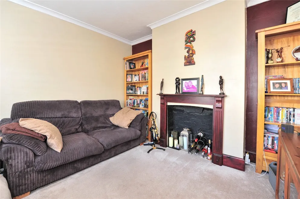 Property carousel item 6