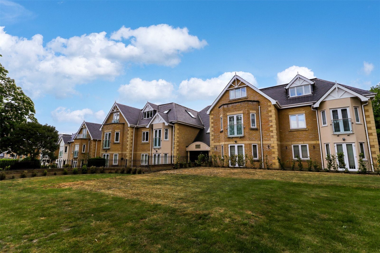 Slades Hill, Enfield, Middlesex, EN2 Image 15