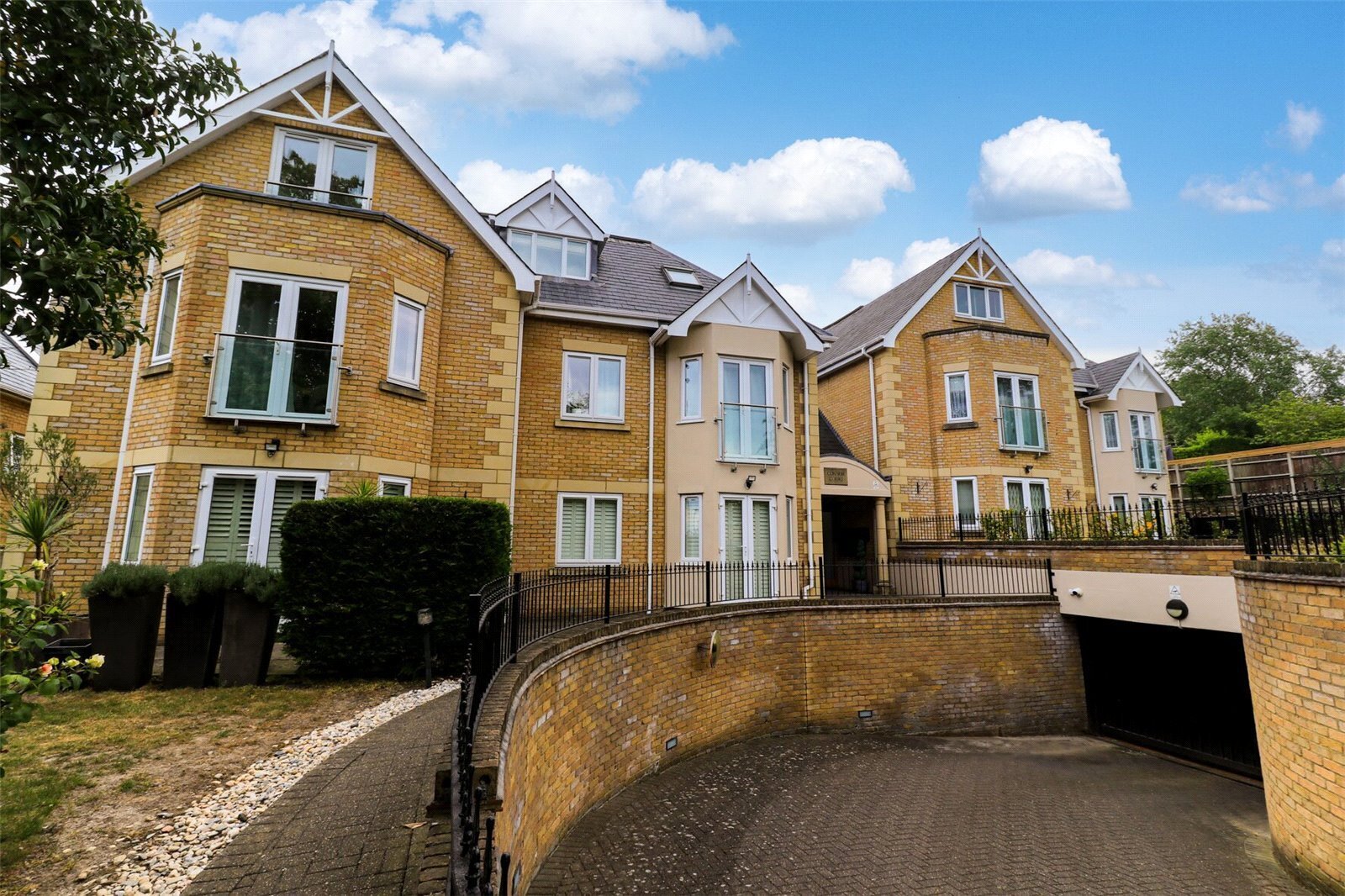 Slades Hill, Enfield, Middlesex, EN2 Image 17