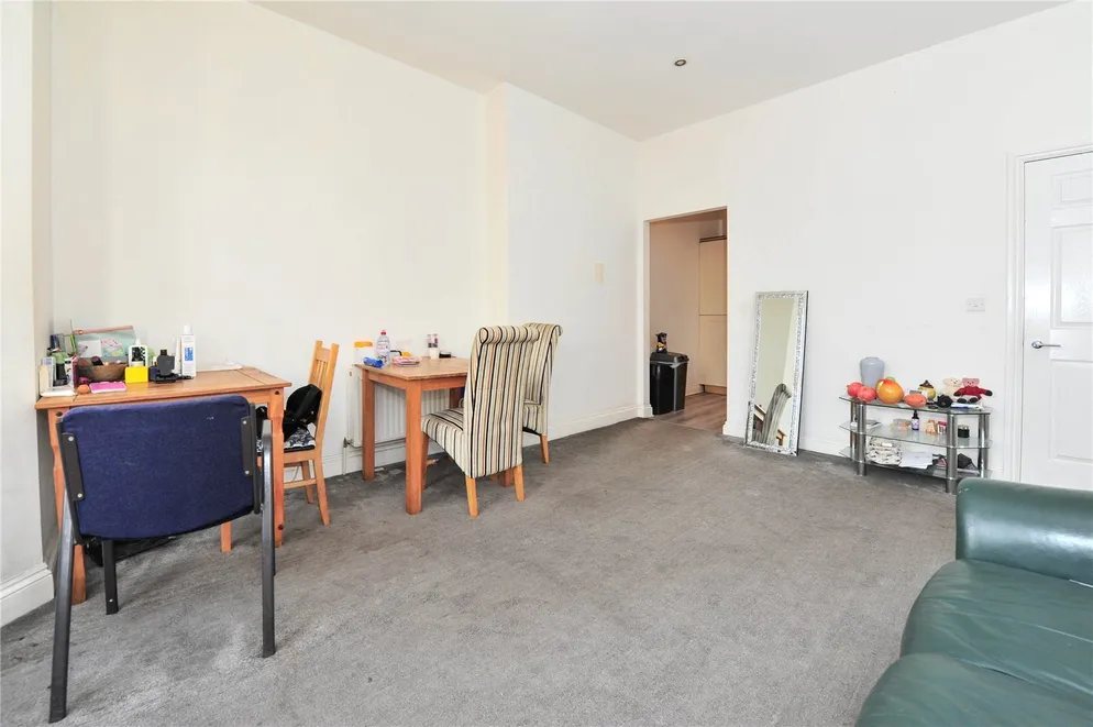 Property carousel item 6