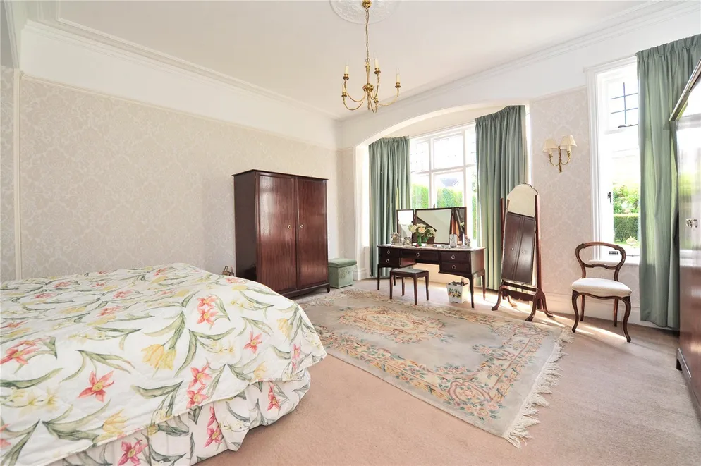 Property carousel item 4