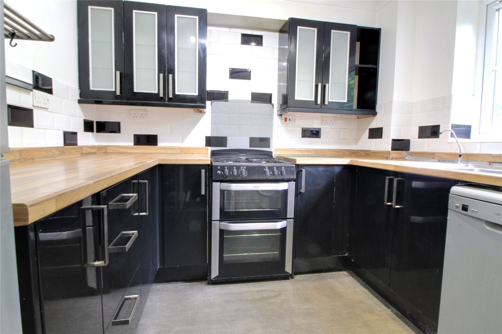 Gladbeck Way, Enfield, Middlesex, EN2 Image 3