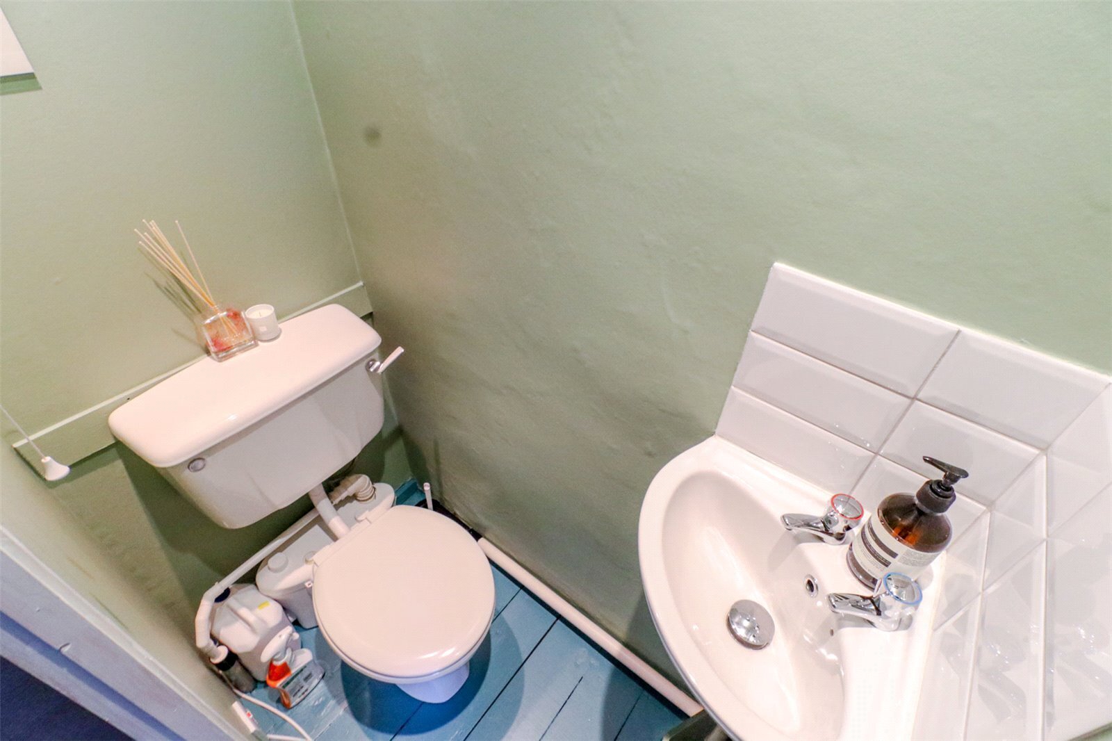 Bertram Road, Enfield, Middlesex, EN1 Image 16