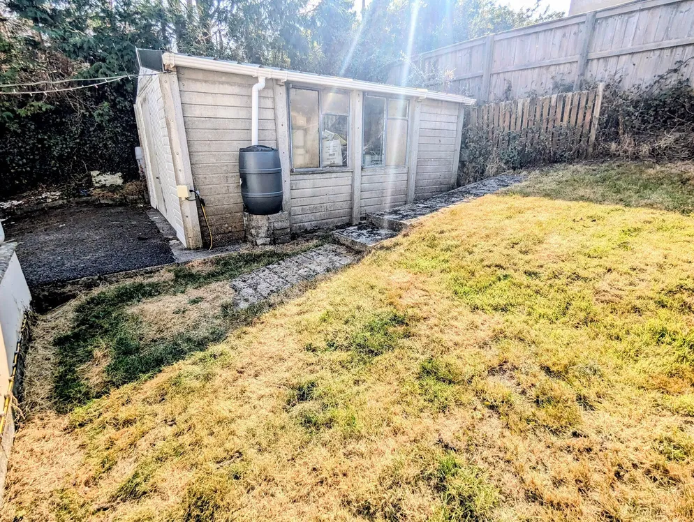 Property carousel item 13