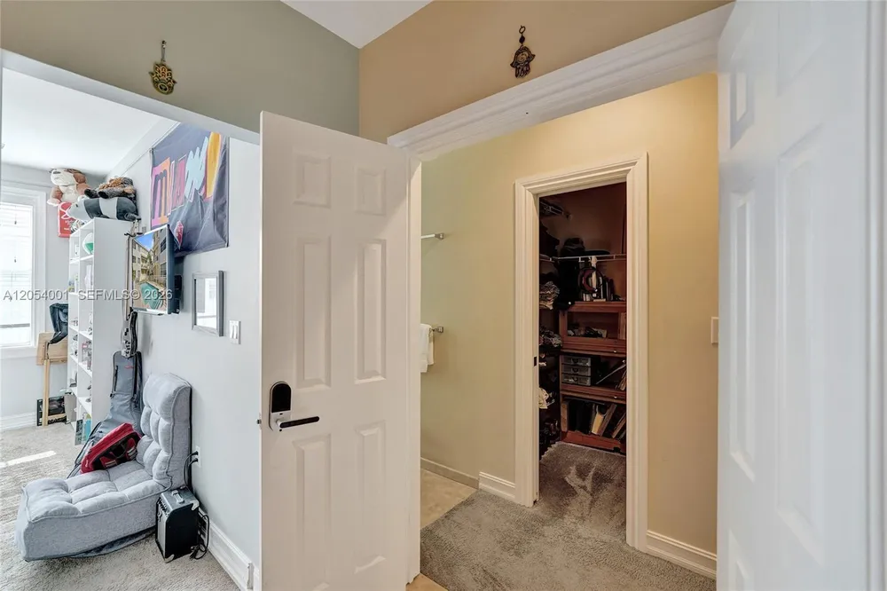 2726 Old Florida Trail, Wilton Manors, FL 33334