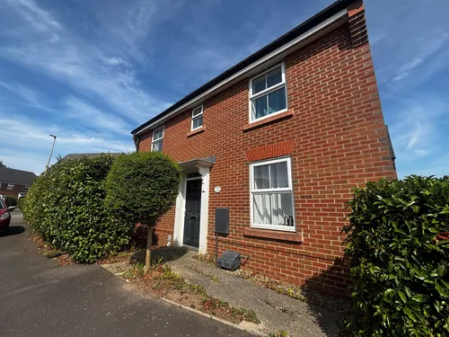 Siskin Close, WINSFORDphoto