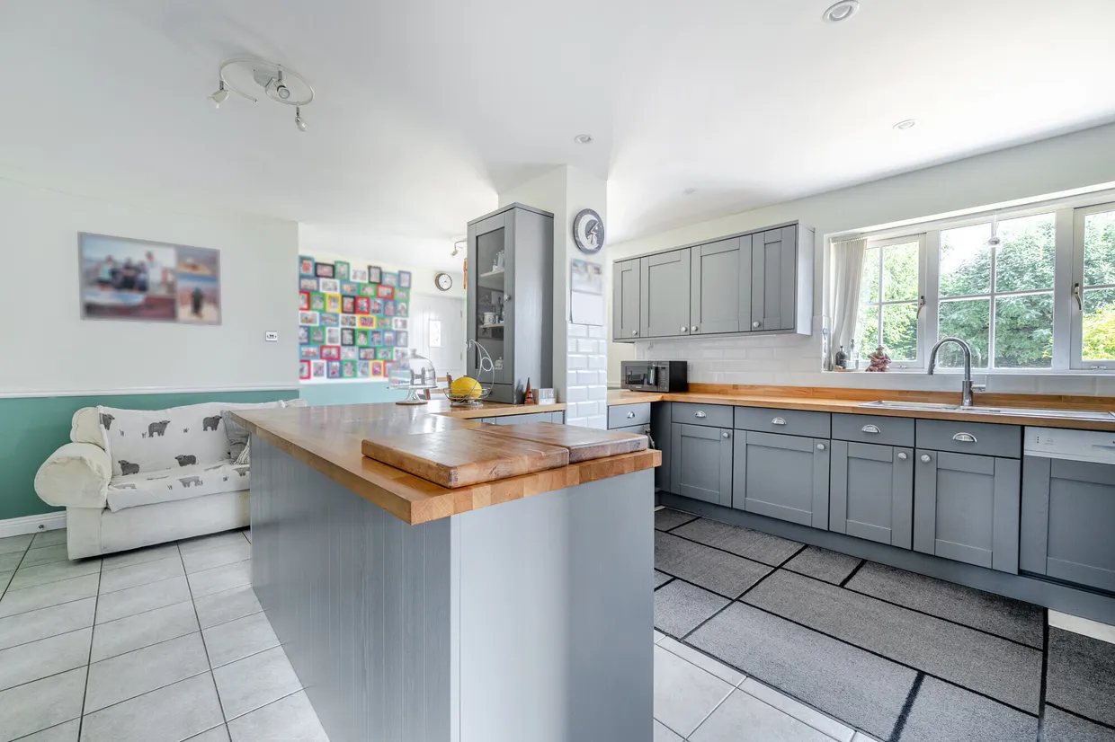 Wansdyke Road, Great Bedwyn, SN8 photo 2