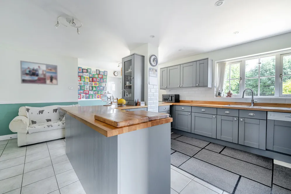 Wansdyke Road, Great Bedwyn, SN8 photo 2