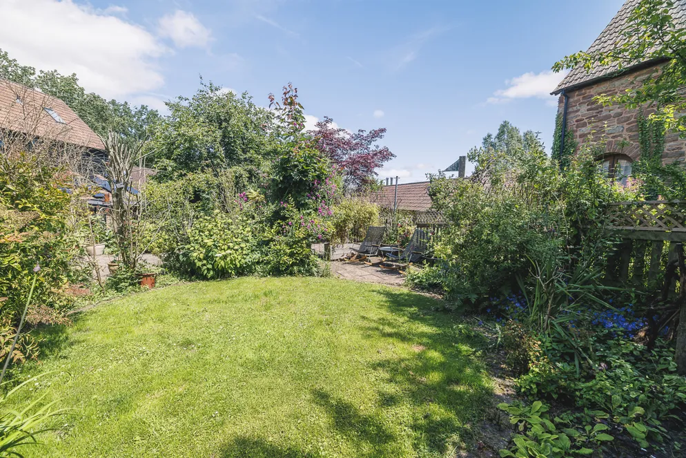 Property carousel item 4